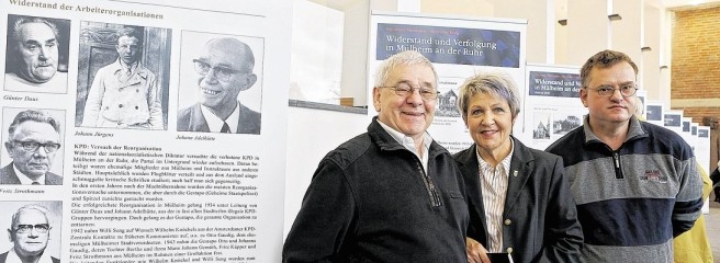 Zur Ausstellungseröffnung (v.l.) kamen Zeitzeuge Helmut Hermann, OB Dagmar Mühlenfeld und Andreas Marquardt. Foto: Lars Heidrich