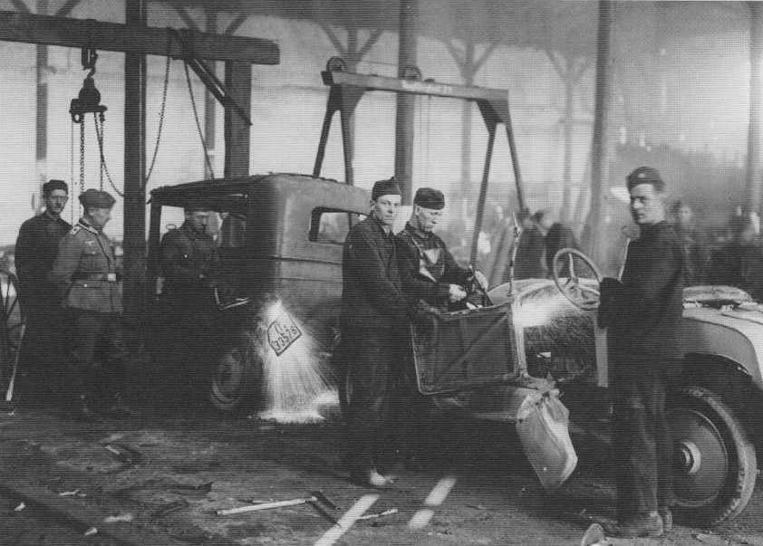 Zwangsarbeiter bei Thyssen - Propagandafoto der Nationalsozialisten