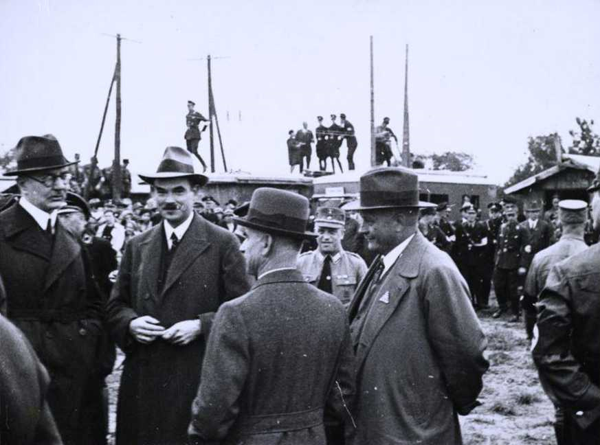 Eugen Vögler (zweiter von links) beim Autobahnbau